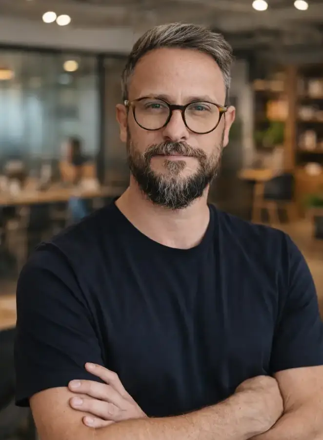 Eduardo Pavani, designer e criador do Pomake